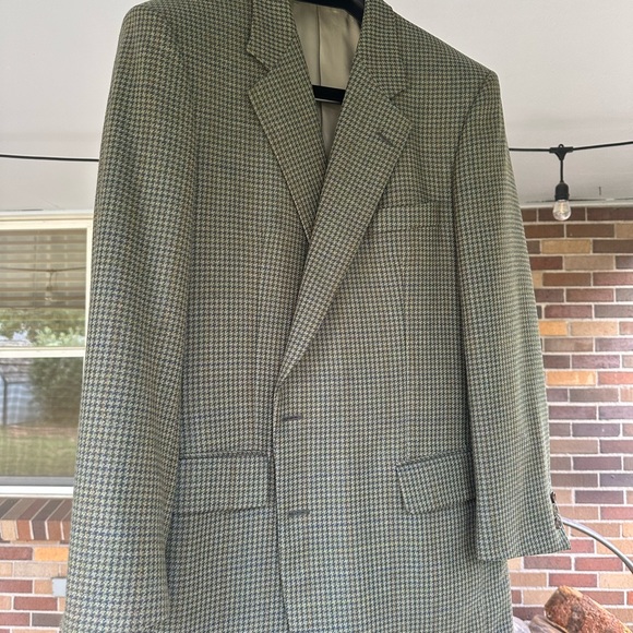 Samuelsohn 44L Blazer
green and sage houndstooth with a navy windowpane - Picture 11 of 11
